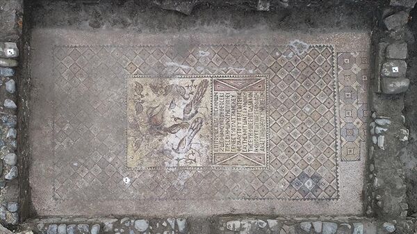 Kilise kazısında azat edilen kölenin tanrıya teşekkür için yaptığı mozaik - Sputnik Türkiye