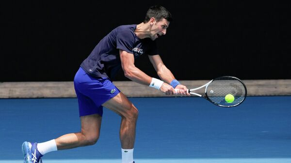 Avustralya Açık Tenis Turnuvası hazırlıklarını sürdüren tek erkekler dünya sıralamasının bir numarası Sırp tenisçi Novak Djokovic - Sputnik Türkiye