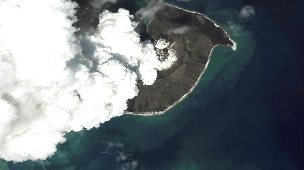 Tonga'da yaşanan felaketin uydu görüntüleri yayınlandı - Sputnik Türkiye