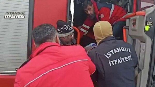 Yolda kalan ambulanstaki hamile kadını hastaneye itfaiye yetiştirdi - Sputnik Türkiye
