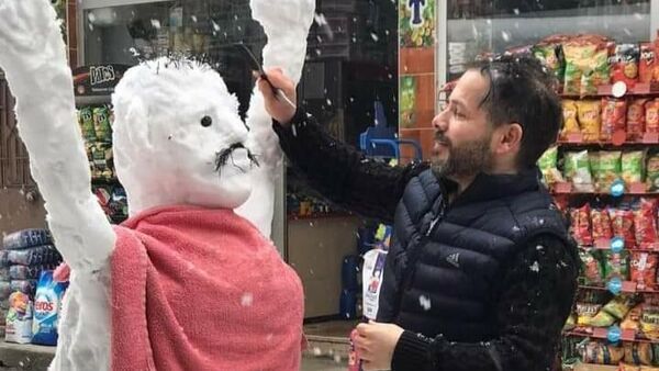 Ordu'da kardan adamı tıraş eden berber - Sputnik Türkiye
