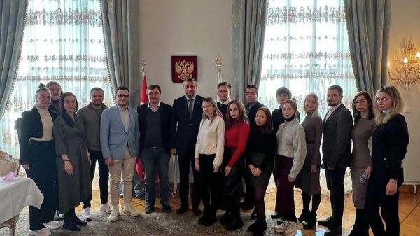 Rusya’nın İstanbul Başkonsolosu, Rus üniversitelerinin öğrenci ve mezunlarıyla buluştu - Sputnik Türkiye