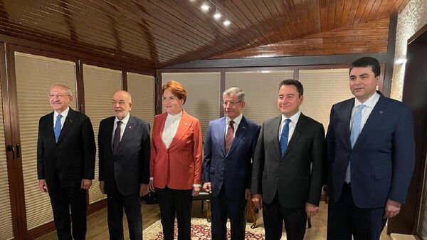 CHP Genel Başkanı Kemal Kılıçdaroğlu'nun daveti ile 6 parti lideri akşam yemeğinde bir araya geldi. - Sputnik Türkiye