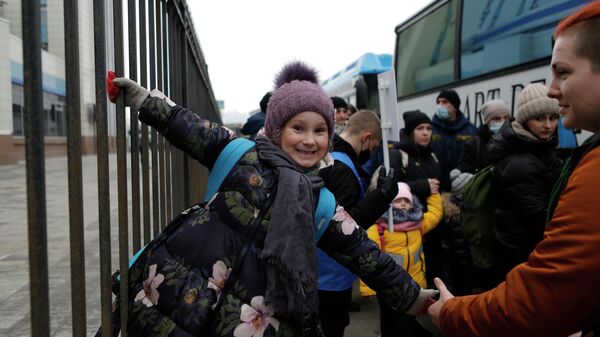 Donetskli ve Lugansklı göçmenler Sırbistan'ın başkenti Belgrad'a ulaştı - Sputnik Türkiye