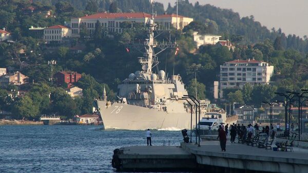 ABD savaş gemisi 'USS Porter' İstanbul Boğazı'ndan Karadeniz'e açıldı. - Sputnik Türkiye