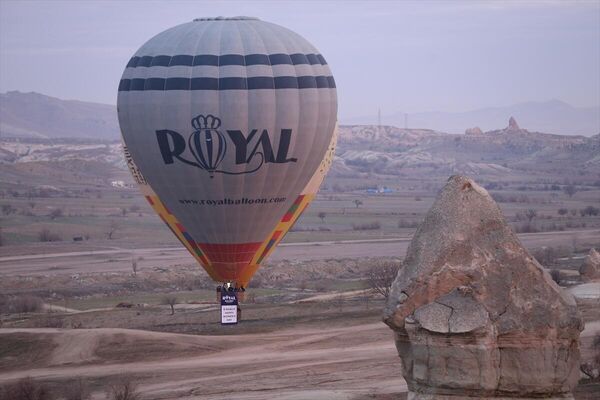 Kapadokya'da sıcak hava balonları '8 Mart Dünya Kadınlar Günü' için havalandı - Sputnik Türkiye