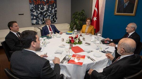 DEVA Partisi Genel Başkanı Ali Babacan'ın daveti üzerine 6 muhalefet partisi genel başkanı çalışma yemeğinde bir araya geldi. - Sputnik Türkiye