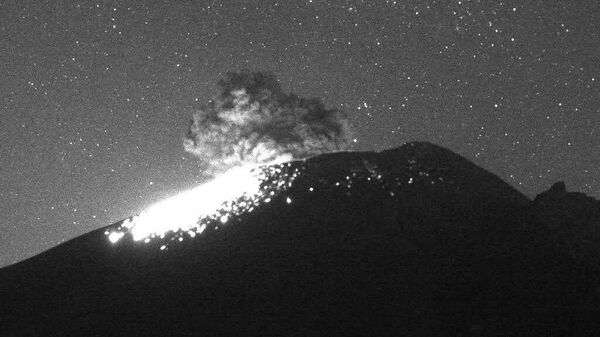 Meksika'daki Popocatepetl yanardağında patlama - Sputnik Türkiye