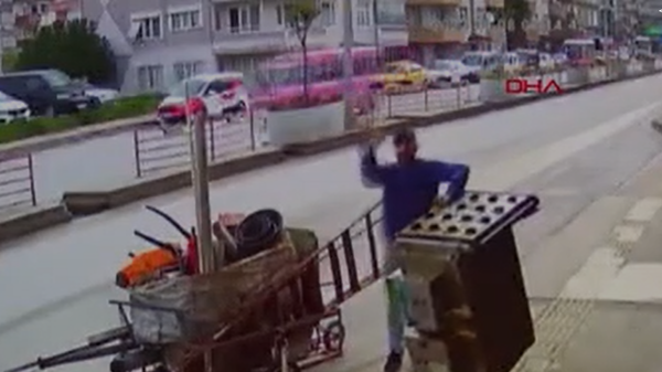 Lokantasında 4 hırsızlık yaşanan işletmeci: Bir de kameraya el sallıyorlar - Sputnik Türkiye