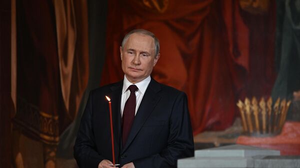 Rusya Devlet Başkanı Putin, başkent Moskova’da bulunan Kurtarıcı İsa Katedrali'ndeki Paskalya ayinine katıldı. - Sputnik Türkiye
