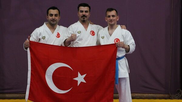 İşitme engelli karatecilerden altın madalya
 - Sputnik Türkiye