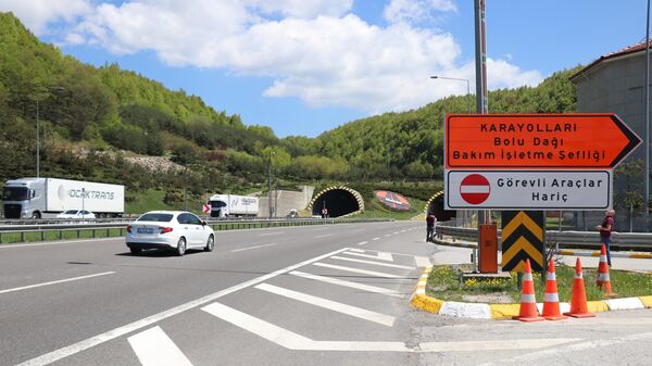 Bolu Dağı Tüneli'nin İstanbul yönü 35 gün trafiğe kapatılacak - Sputnik Türkiye