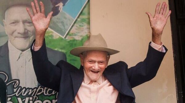 113 yaşındaki Venezuelalı Mora, 'dünyanın en yaşlı erkeği’ seçildi - Sputnik Türkiye