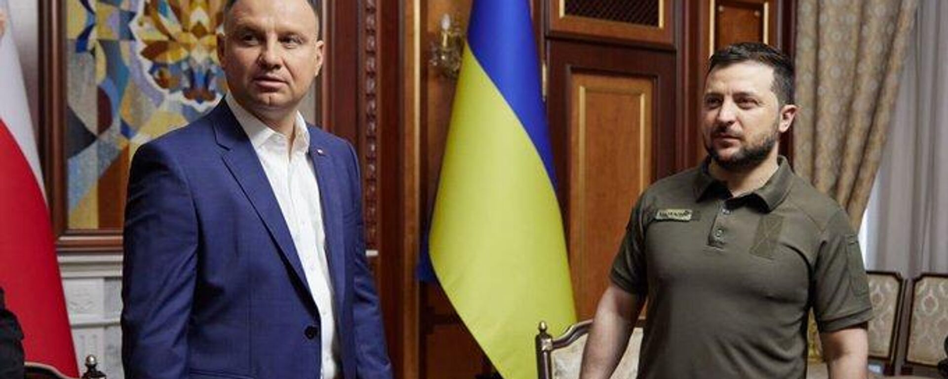 Polonya Cumhurbaşkanı Andrzej Duda'nın (solda) 22 Mayıs 2022'deki Kiev ziyaretinde Ukrayna Cumhurbaşkanı Vladimir Zelenskiy tarafından ağırlanırken - Sputnik Türkiye, 1920, 05.10.2022