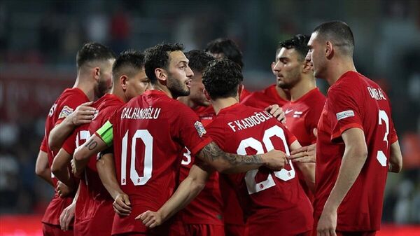 A Milli Futbol Takımı, UEFA Uluslar C Ligi 1. Grup ilk hafta maçında Faroe Adaları'nı 4-0 mağlup etti ve grup maçlarına lider başladı. - Sputnik Türkiye