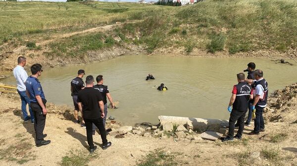 Serinlemek için gölete giren çocuk boğuldu - Sputnik Türkiye