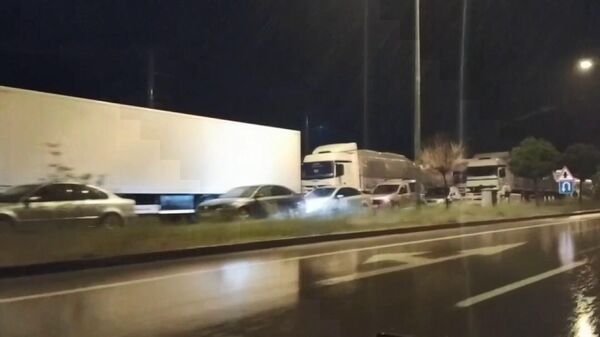 Sivas'ın Gemerek ilçesinde etkili olan kuvvetli yağış nedeniyle Sivas-Kayseri karayolu araç ulaşımına kapandı. - Sputnik Türkiye