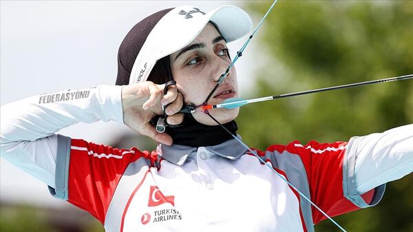 Milli sporcu Süzer'den Avrupa Okçuluk Şampiyonası'nda bronz madalya - Sputnik Türkiye