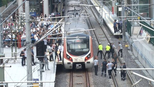 Marmaray'da raylara atladığı iddia edilen kişi hayatını kaybetti - Sputnik Türkiye