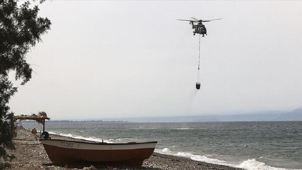 Yangın söndürme helikopteri - Sputnik Türkiye