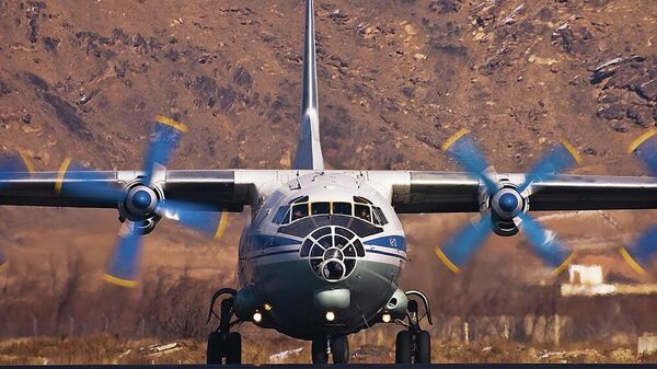 Antonov An-12 Kargo Uçağı  - Sputnik Türkiye