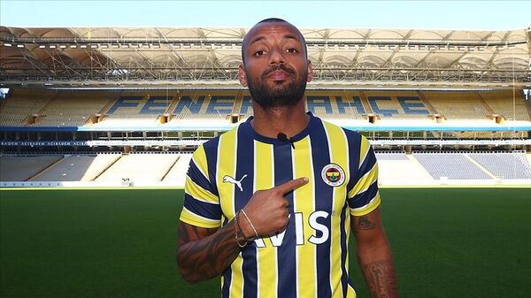 Fenerbahçe, Brezilya asıllı İtalyan futbolcu Joao Pedro'yu kadrosuna dahil etti. - Sputnik Türkiye
