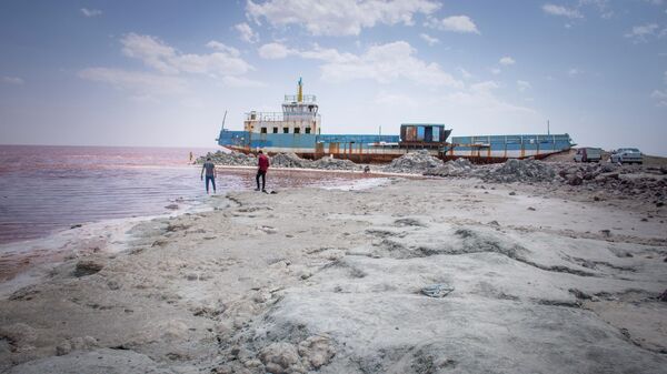 İran'ın kuzeybatısında Türkiye sınırında bulunan ve dünyanın en büyük tuz göllerinden biri olan Urmiye Gölü yok olmanın eşiğine geldi. - Sputnik Türkiye