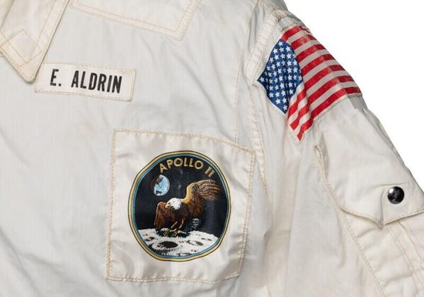 Ay yüzeyine yapılan insanlı ilk uzay uçuşunda yer alan ve Neil Armstrong ile birlikte 20 Temmuz 1969&#x27;ta Ay yüzeyine iniş yapan astronot Buzz Aldrin&#x27;in kişisel eşyalarından oluşan bir koleksiyonu, New York&#x27;taki Sotheby&#x27;s müzayede evi tarafından açık arttırmaya çıkarıldı. - Sputnik Türkiye