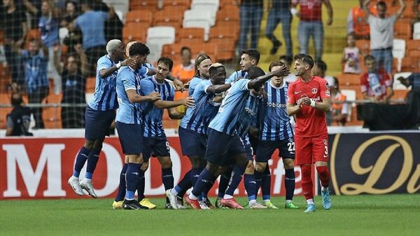 Spor Toto Süper Lig'in 4. haftasında Adana Demirspor, konuk ettiği HangiKredi Ümraniyespor'u 1-0 yendi. - Sputnik Türkiye