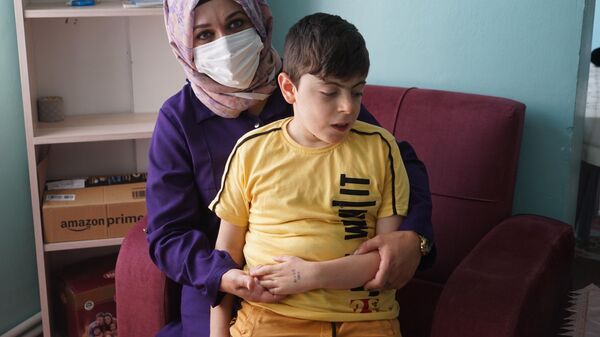 dövmesi sayesinde bulunan otizmli çocuk - Sputnik Türkiye