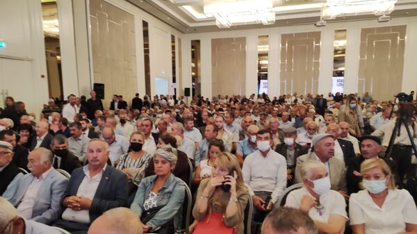Yavaş'ın ev sahipliğindeki toplantıda çiftçilerin ayakta kalınca bürokratlar salondan çıkarıldı - Sputnik Türkiye