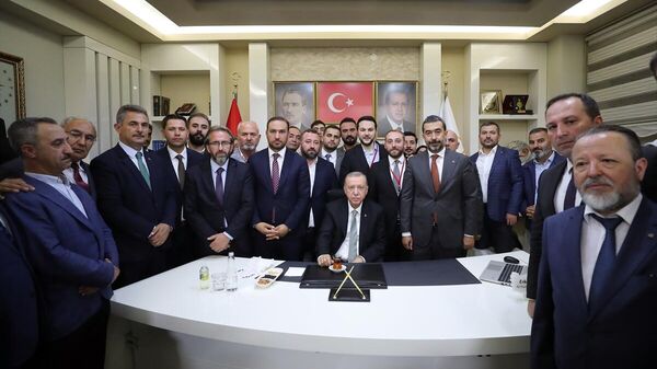 Cumhurbaşkanı  Erdoğan, partisinin Mamak İlçe Başkanlığını ziyaret etti - Sputnik Türkiye