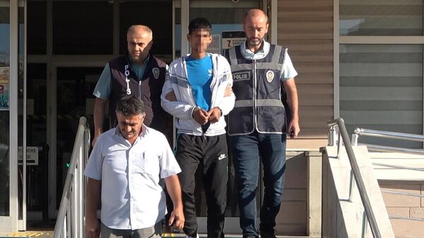Kırıkkale'de 123 suç kaydı ve 27 yıl kesinleşmiş hapis cezası bulunan 19 yaşındaki hükümlü, polis ekiplerince yakalandı. - Sputnik Türkiye