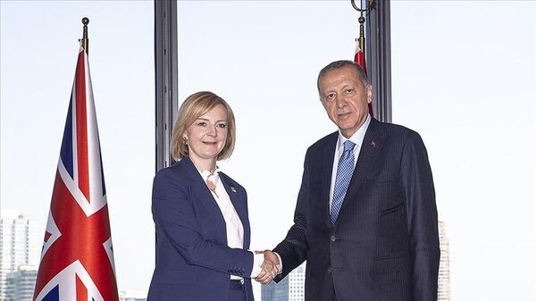  Cumhurbaşkanı Recep Tayyip Erdoğan, İngiltere Başbakanı Liz Truss ile bir araya geldi.

 - Sputnik Türkiye
