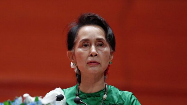 Myanmar'ın devrik lideri Aung San Suu Çii  - Sputnik Türkiye