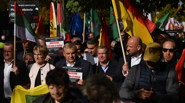 Varşova’da yerel yönetimler, artan enerji maliyetlerini protesto etti: Önümüzde sadece karanlık var - Sputnik Türkiye