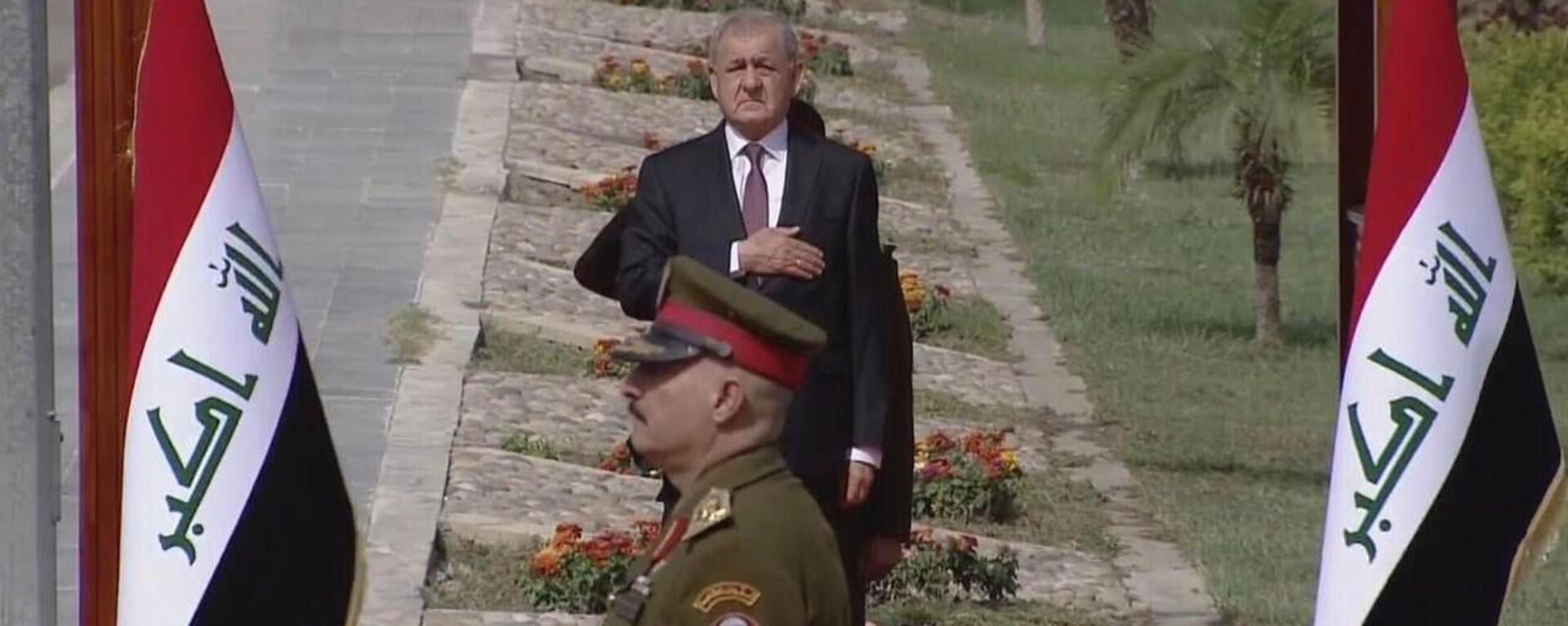 Irak Cumhurbaşkanı Abdüllatif Reşit, Bağdat'taki Cumhurbaşkanlığı Sarayı'nda yemin ederek görevine resmen başladı. - Sputnik Türkiye, 1920, 17.10.2022