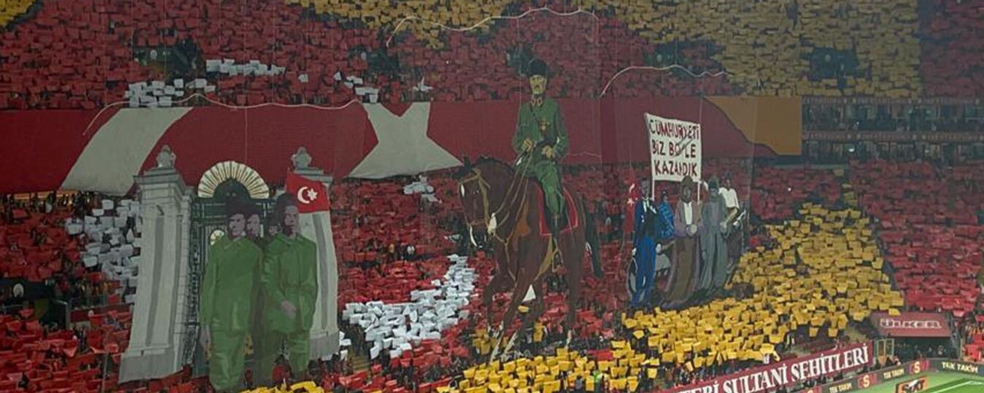Galatasaray-Alanyaspor maçı öncesinde sarı-kırmızılı taraftarların koreografisi - Sputnik Türkiye, 1920, 23.10.2022