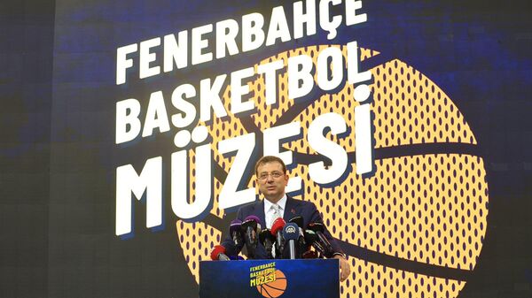 İstanbul Büyükşehir Belediye (İBB) Başkanı Ekrem İmamoğlu, Fenerbahçe Kulübü'nün basketbol müzesi açılışında yaptığı konuşmada,Fenerbahçe, Cumhuriyet'in asil kurumlarından bir tanesidir. Ülkeye katkı sunan kurumların bilincindeyiz dedi. - Sputnik Türkiye