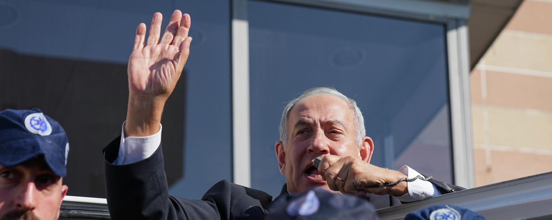 İsrail'deki sandık çıkış anketlerine göre eski Başbakan Netanyahu liderliğindeki sağ blok, parlamentoda hükümeti kurabilecek sandalye sayısına ulaştı. - Sputnik Türkiye, 1920, 01.11.2022