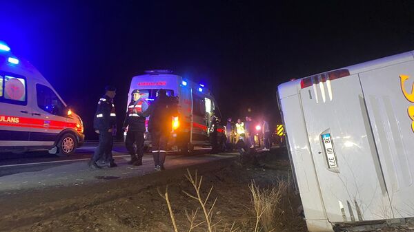 Nevşehir'de Yeniden Refah Partilileri taşıyan otobüs devrildi - Sputnik Türkiye