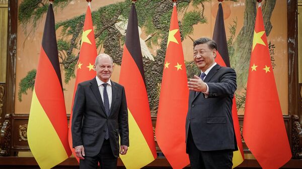 Çin Devlet Başkanı Şi Cinping, Pekin'i ziyaret eden Almanya Başbakanı Olaf Scholz'u ağırlarken - Sputnik Türkiye