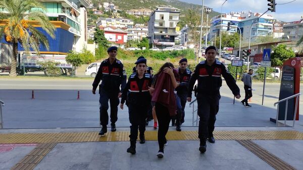 Beşinci kattan atılan bebeğin ölümüyle ilgili 3 kişi tutuklandı - Sputnik Türkiye