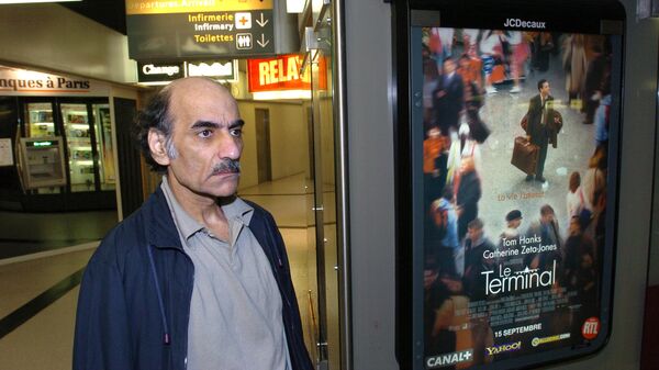 Yönetmen Steven Spielberg'in Terminal filmine ilham veren İranlı sığınmacı Mehran Karimi Nasseri - Sputnik Türkiye