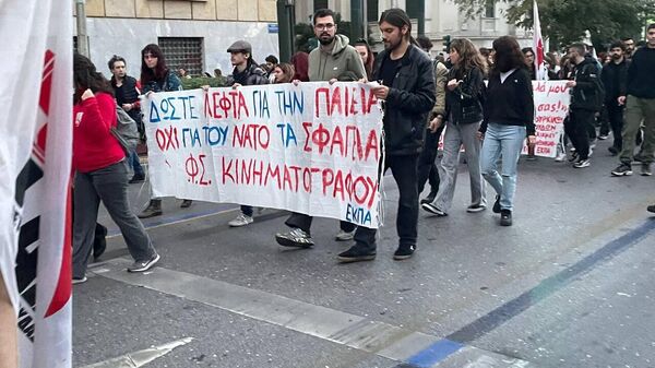 Yunanistan'da Albaylar Cuntası'na karşı yapılan 17 Kasım ayaklanmasının 49. yılında, ülke genelinde kitlesel protesto gösterileri düzenlendi. - Sputnik Türkiye