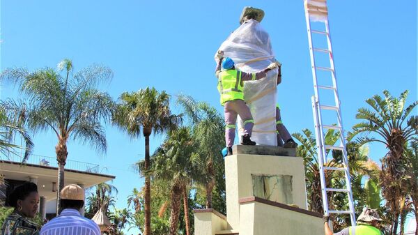 Namibya'nın başkenti Windhoek'te bulunan Alman sömürge subayı Curt von François'in heykeli, aktivistlerin baskısı sonrası kaldırıldı. - Sputnik Türkiye