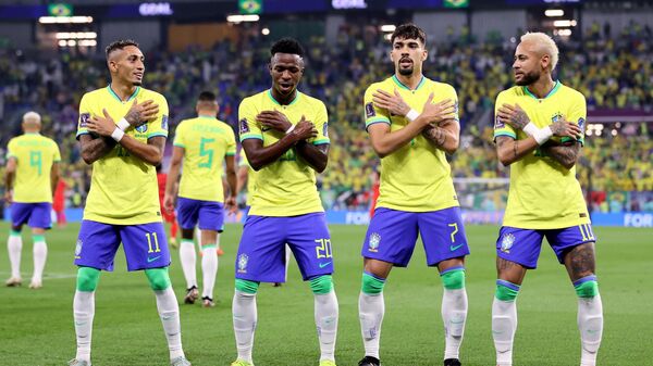 Katar'da düzenlenen 2022 FIFA Dünya Kupası’nda Son 16 Turu’nda Brezilya, Güney Kore’yi 4-1 mağlup ederek adını çeyrek finale yazdırdı. Sambacılar, çeyrek finalde Hırvatistan’ın rakibi oldu. - Sputnik Türkiye