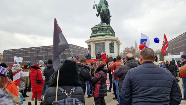 Viyana’da yüzlerce protestocu yönetimden Rusya'ya yaptırımların kaldırmasını talep etti - Sputnik Türkiye