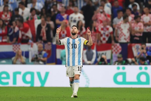 Katar'da düzenlenen 2022 FIFA Dünya Kupası Yarı Final müsabakasında Arjantin, Messi’nin yıldızlaştığı maçta Hırvatistan’ı 3-0 mağlup ederek finale yükseldi. - Sputnik Türkiye