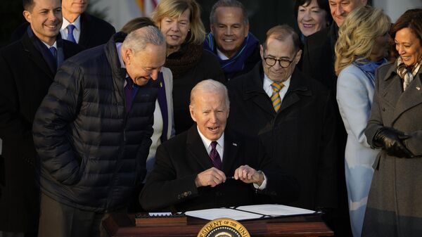 ABD Başkanı Biden, eşcinsel evlilikleri yasal güvence altına alan 'Evliliğe Saygı' başlıklı yasayı imzaladı. - Sputnik Türkiye